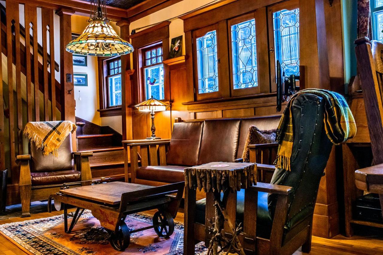 The Craftsman House Bed & Breakfast Bragg Creek ภายนอก รูปภาพ