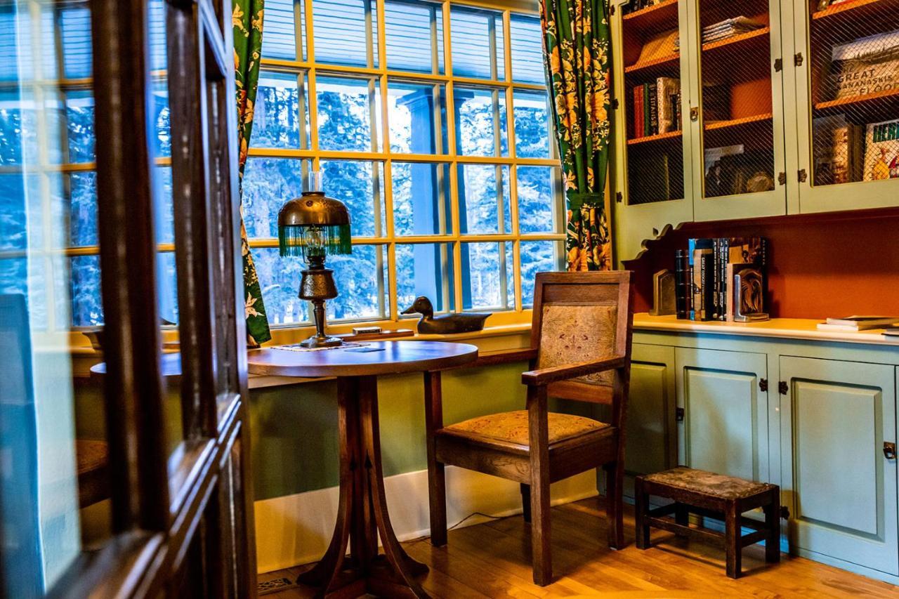 The Craftsman House Bed & Breakfast Bragg Creek ภายนอก รูปภาพ
