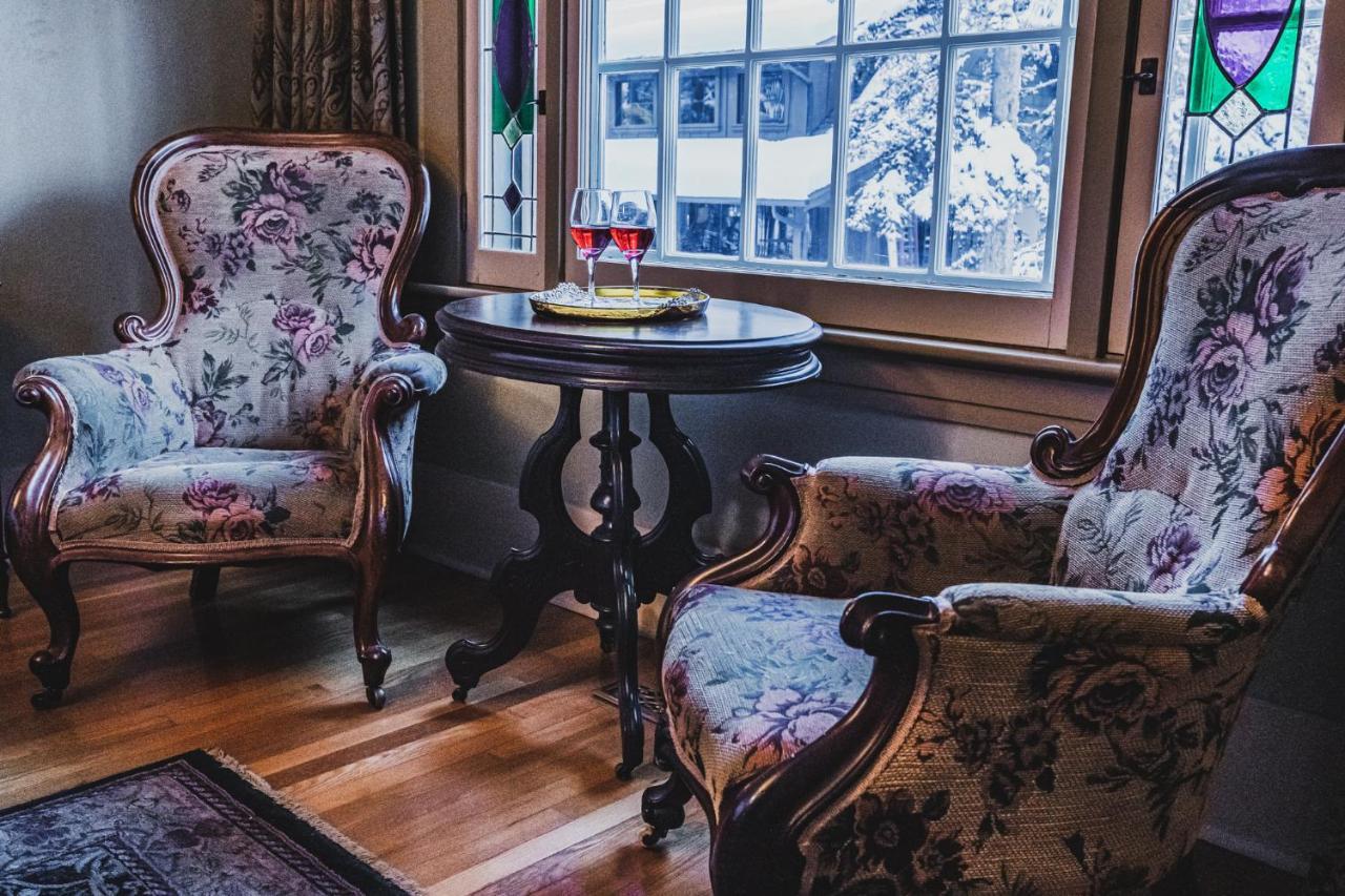The Craftsman House Bed & Breakfast Bragg Creek ภายนอก รูปภาพ