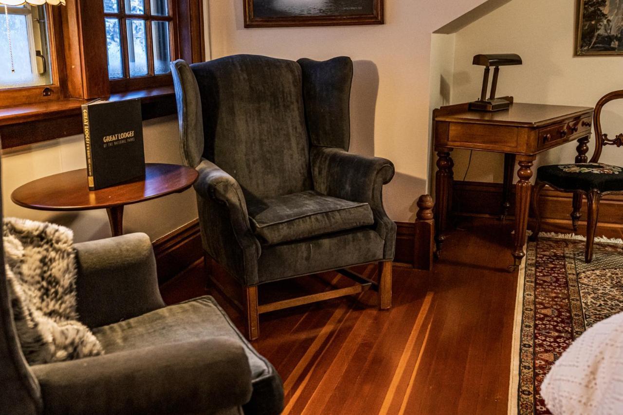 The Craftsman House Bed & Breakfast Bragg Creek ภายนอก รูปภาพ