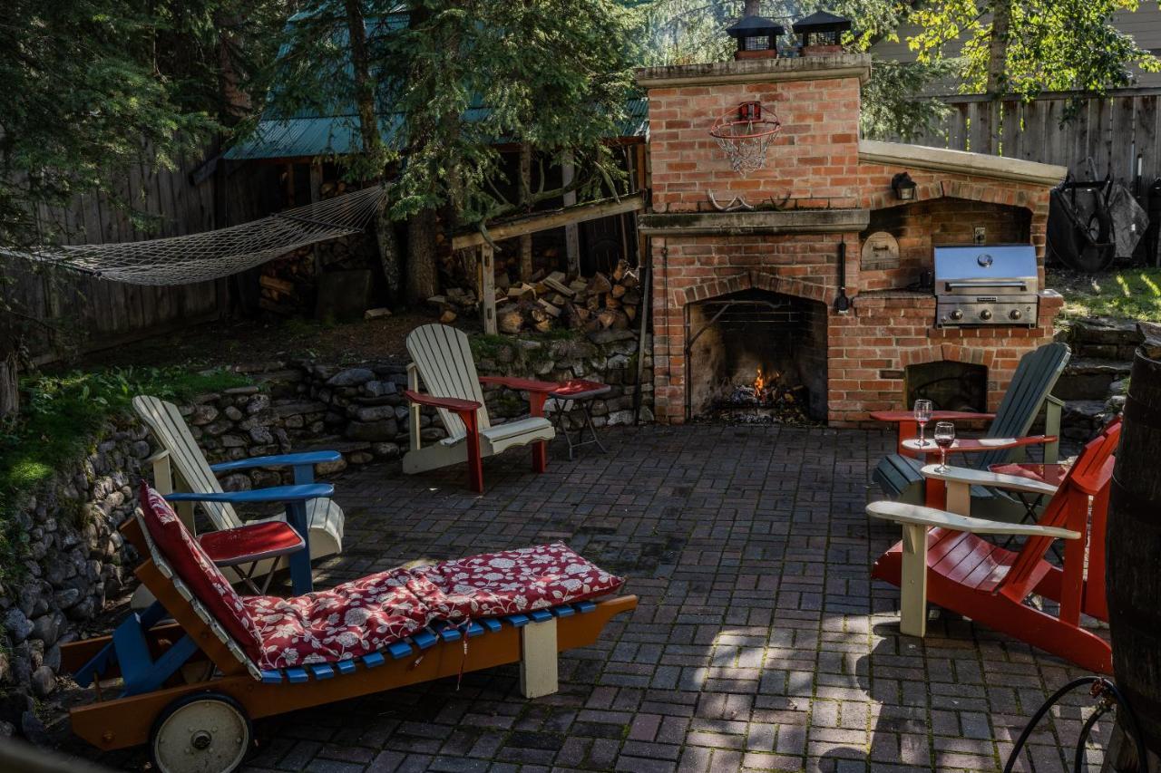 The Craftsman House Bed & Breakfast Bragg Creek ภายนอก รูปภาพ